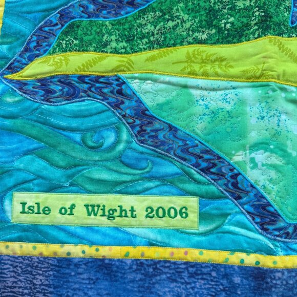 Handmade Quilted Wall Hanging Isle Of Wight 2006 Blue Green Patchwork Textile Ar - Picture 3 of 4